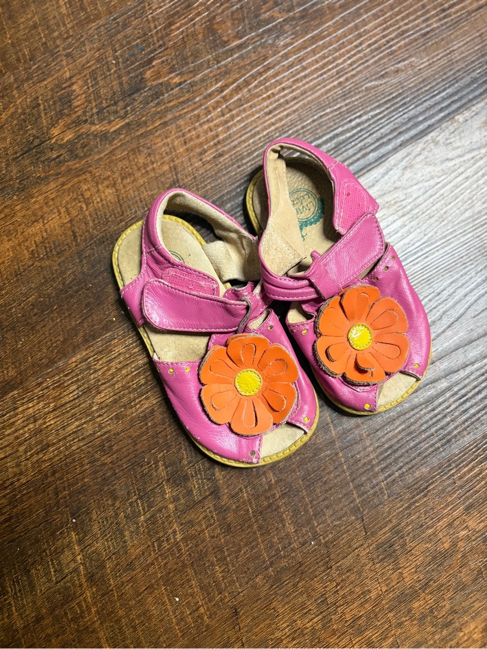 VTG Livie & Luca Fuchsia Pink Leather Bloom Flower Sandals Size 9